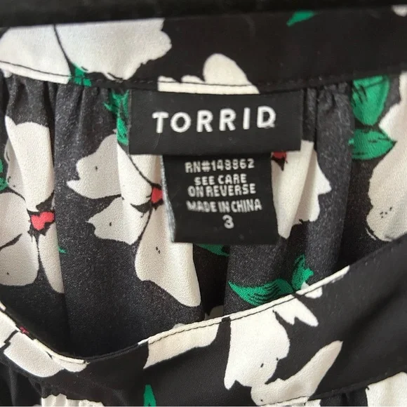 Torrid Black and White Asymmetrical Tank Top - Picture 5 of 5